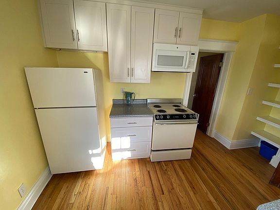 3rd image of 785 N Marion St #5