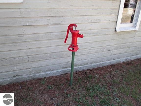 5th image of 2490 Todd Dr