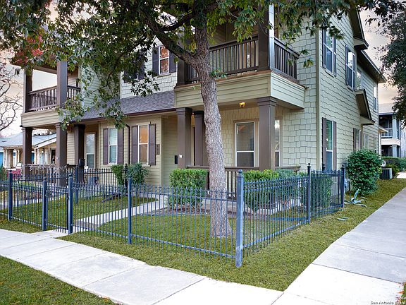 2nd image of 402 E COURTLAND PL