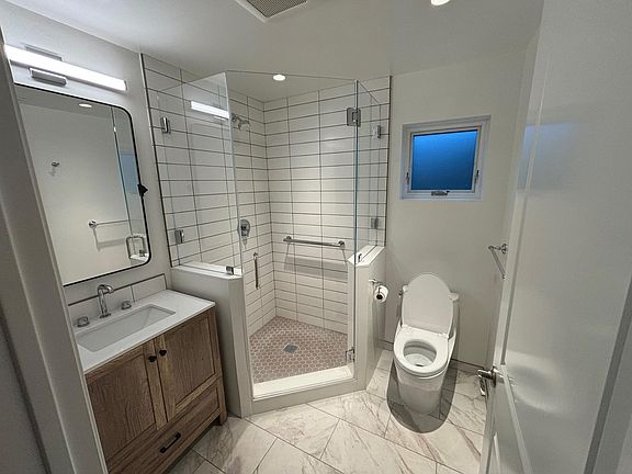 3rd image of 428B Sylvan Ave