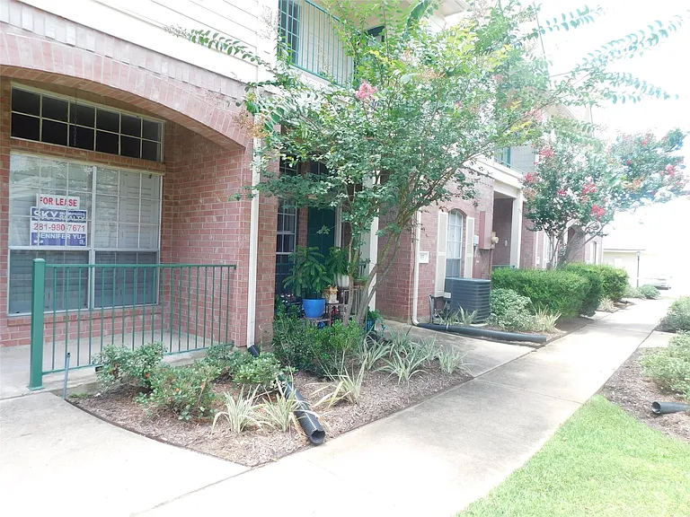 2710 Grants Lake Blvd #F4 — Photo 37
