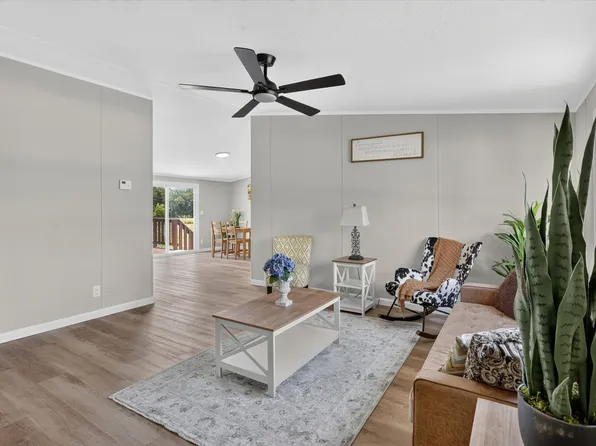 8020 S Prairie Hill St, Alvarado, TX 76009