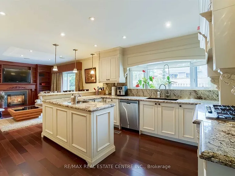 41 Clearside Pl — Photo 11