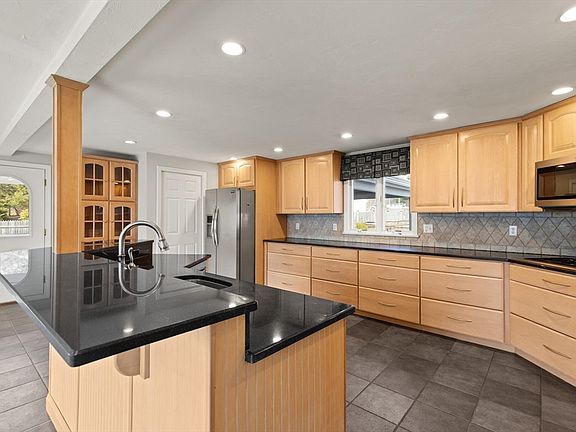 4th image of 102 Chisholm Rd