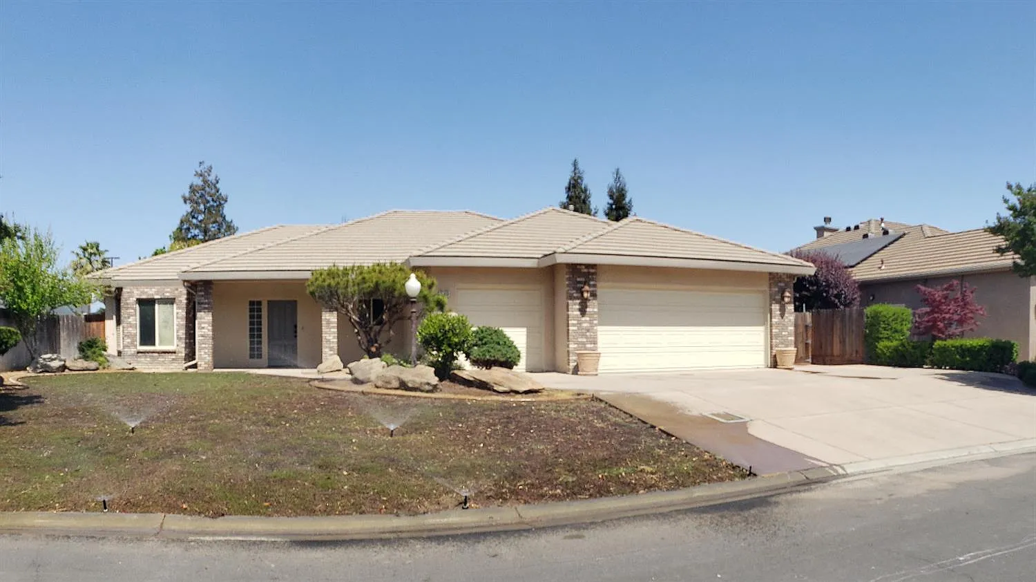 5260 Camelback St photo 1