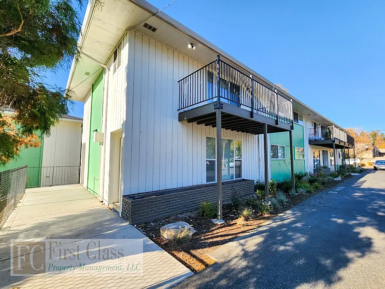 Westview Terrace — Photo 4