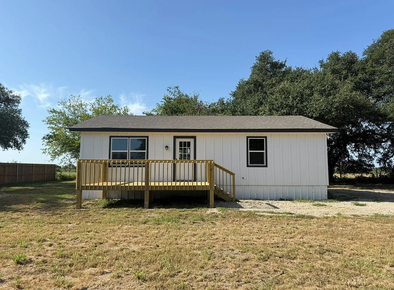 2 bed, 1.0 bath, 1000 sqft, $1,285 — Photo 1