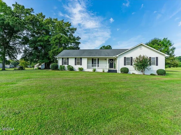 106 Stonegables Dr, Gray, GA 31032