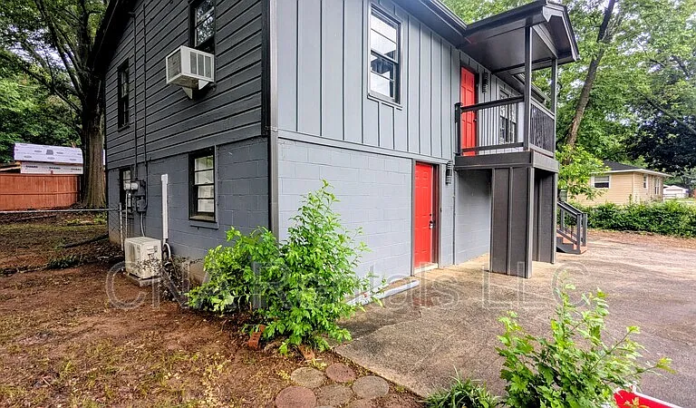 1772 Martin Pl SE #B — Photo 15