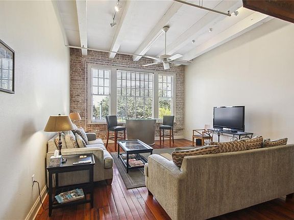 4th image of 1000 Saint Charles Ave #2D
