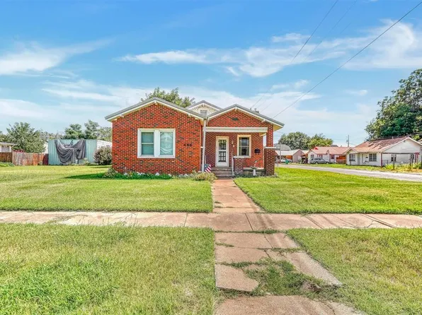 446 W Jefferson St, Mangum, OK 73554
