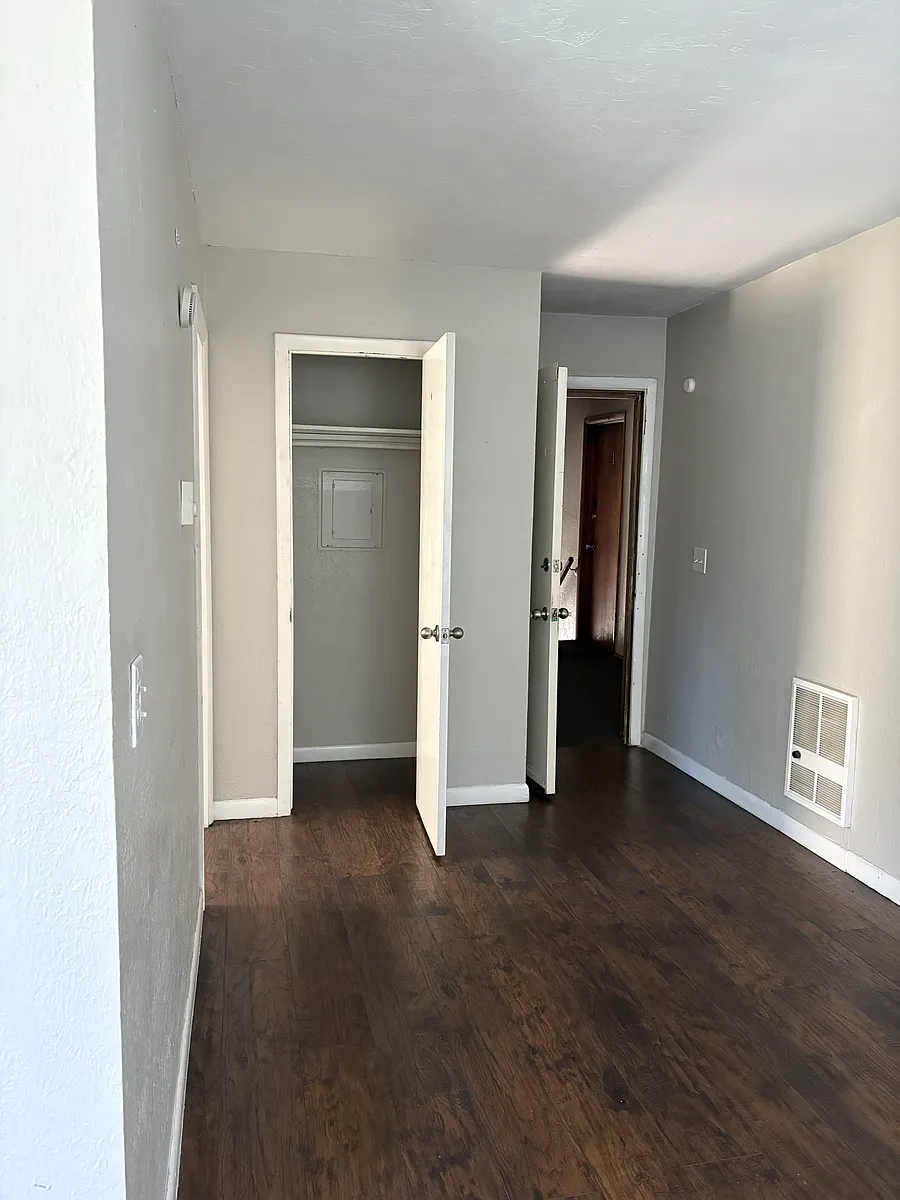 Building Photo - 343 SE 44th St #3