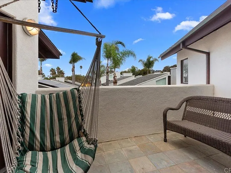 1733 Coast Blvd — Photo 18