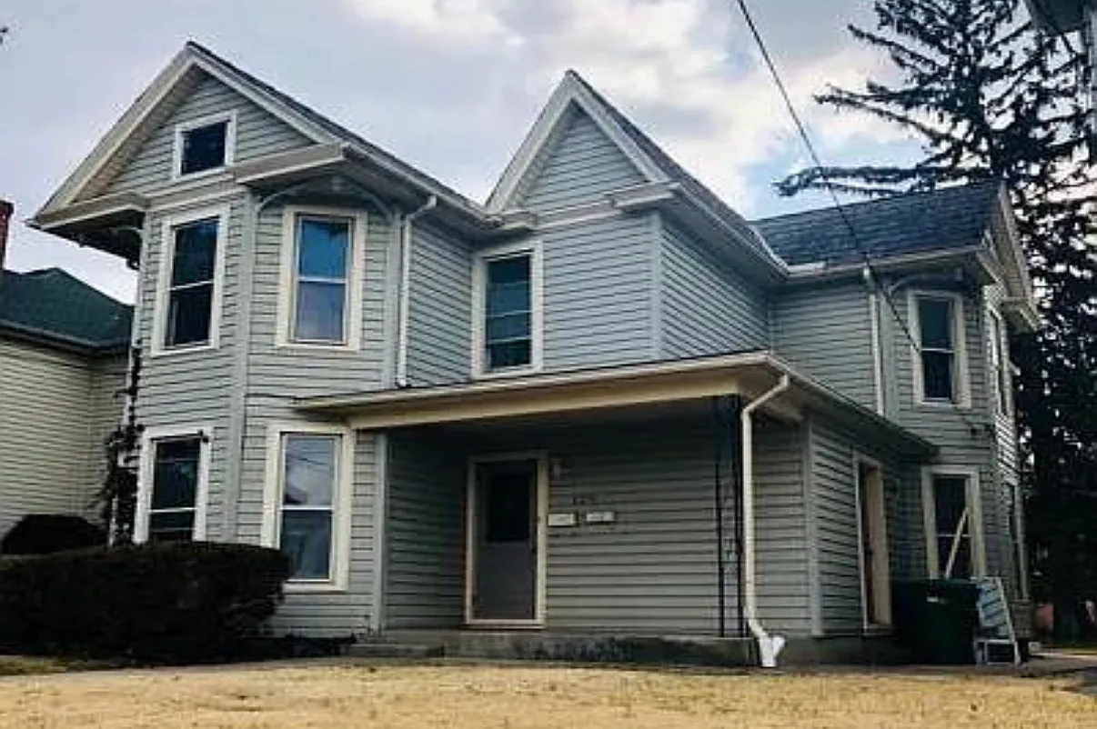 3 bed, 1000 sqft, $1,200 — Photo 2