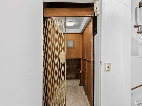 3rd image of 4446 Laclede Ave