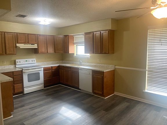 Large eat in kitchen