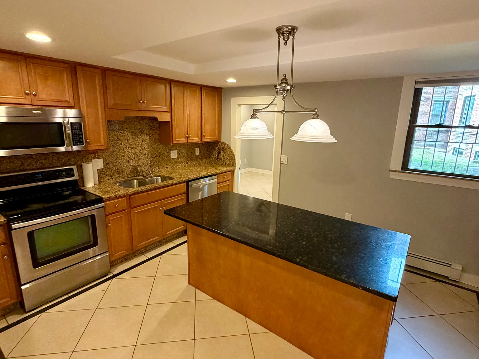 4 bed, $4,200 — Photo 1