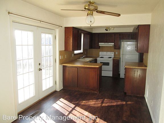 4th image of 1914 Oakcreek Dr