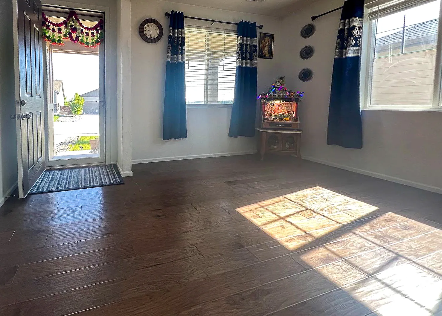 4 bed, 2.5 bath, 2265 sqft, $3,295 — Photo 4