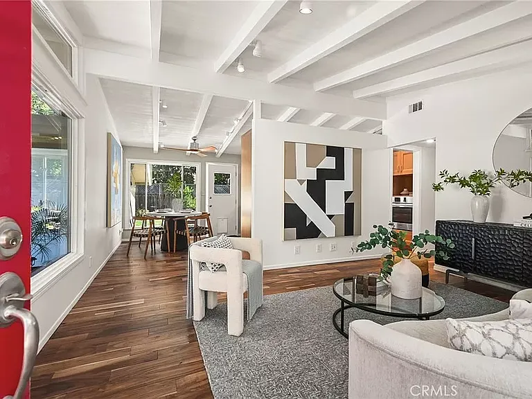 1229 Manzano Way — Photo 2