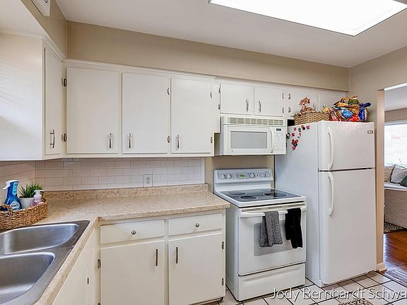 5th image of 11161 Mountain Ash Ave