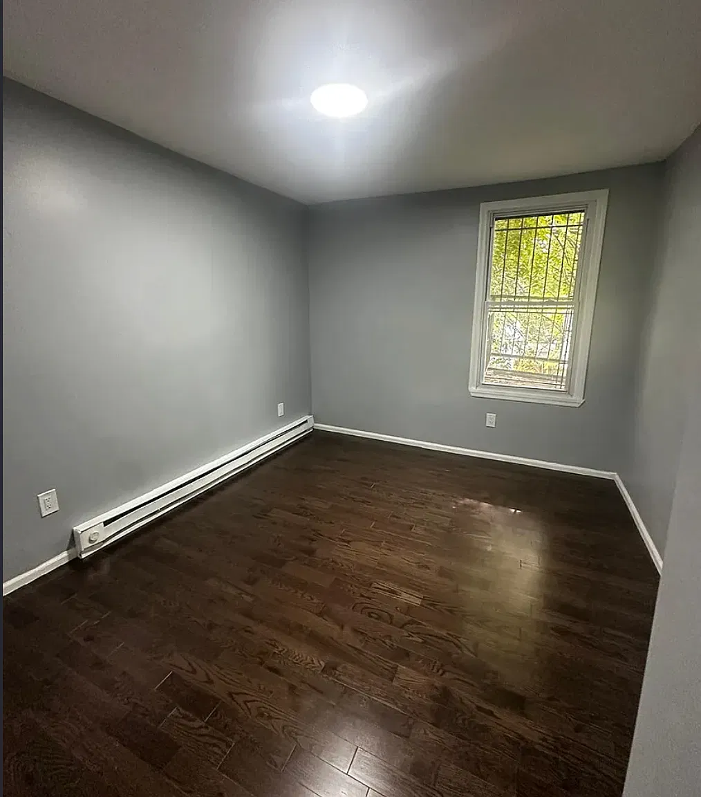 3 bed, 1000 sqft, $2,098 — Photo 3