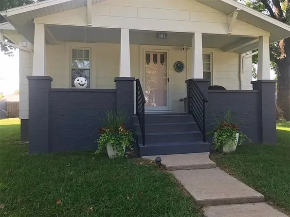 601 E Clark St, Salem, IL 62881