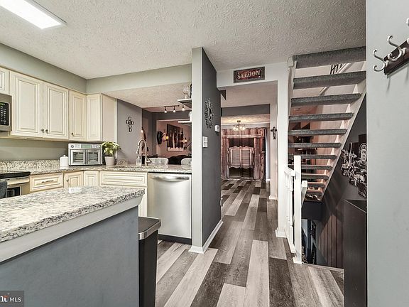 5th image of 8074 Wolsey Ct