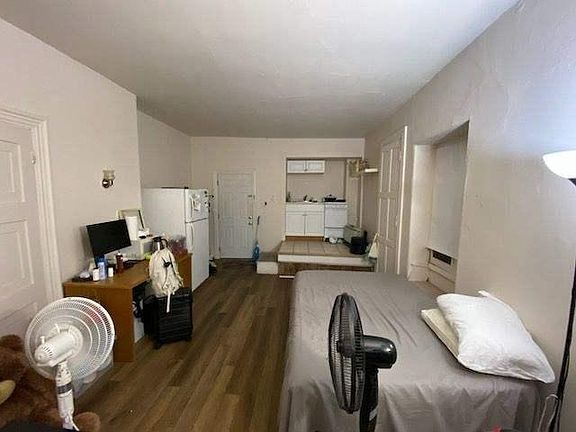 2nd image of 3421 Race St APT 3R
