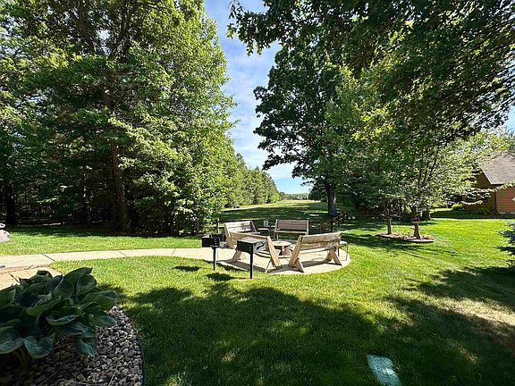 5th image of 228 Greenway Ct
