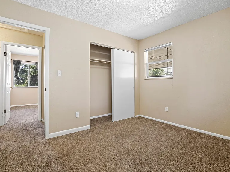 900 E Evans Ave — Photo 13