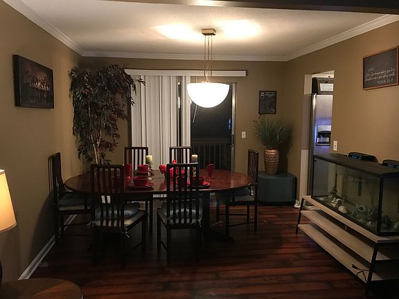 2nd image of 920 Carrie Ln