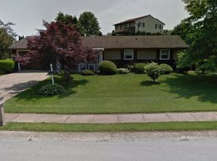 1400 Equestrian Dr, Dover, PA 17315