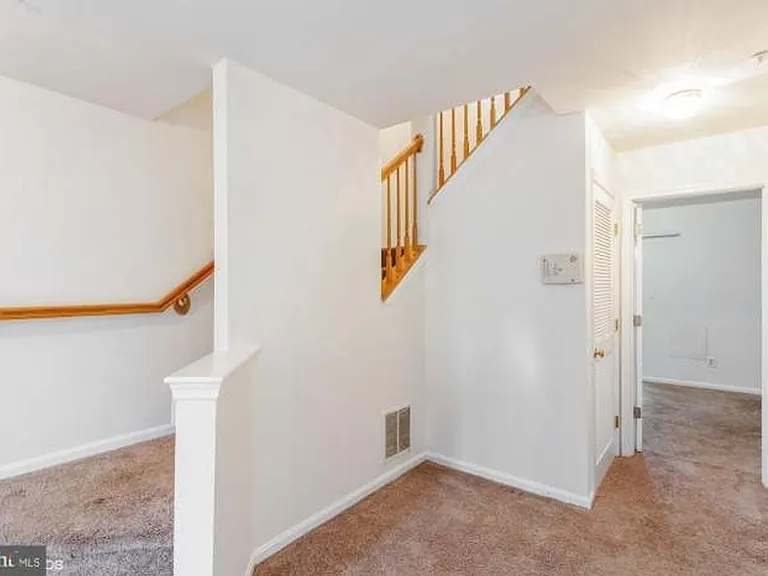 7836 Canter Ct — Photo 24
