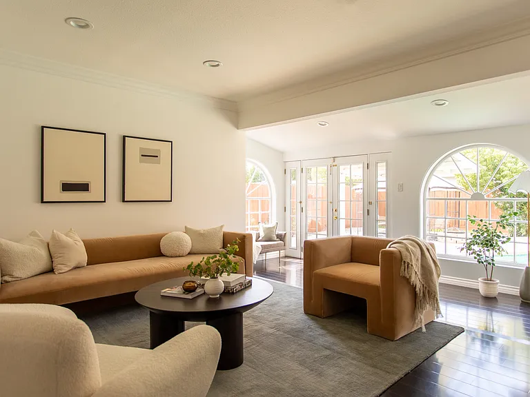 7439 Leescott Ave — Photo 4
