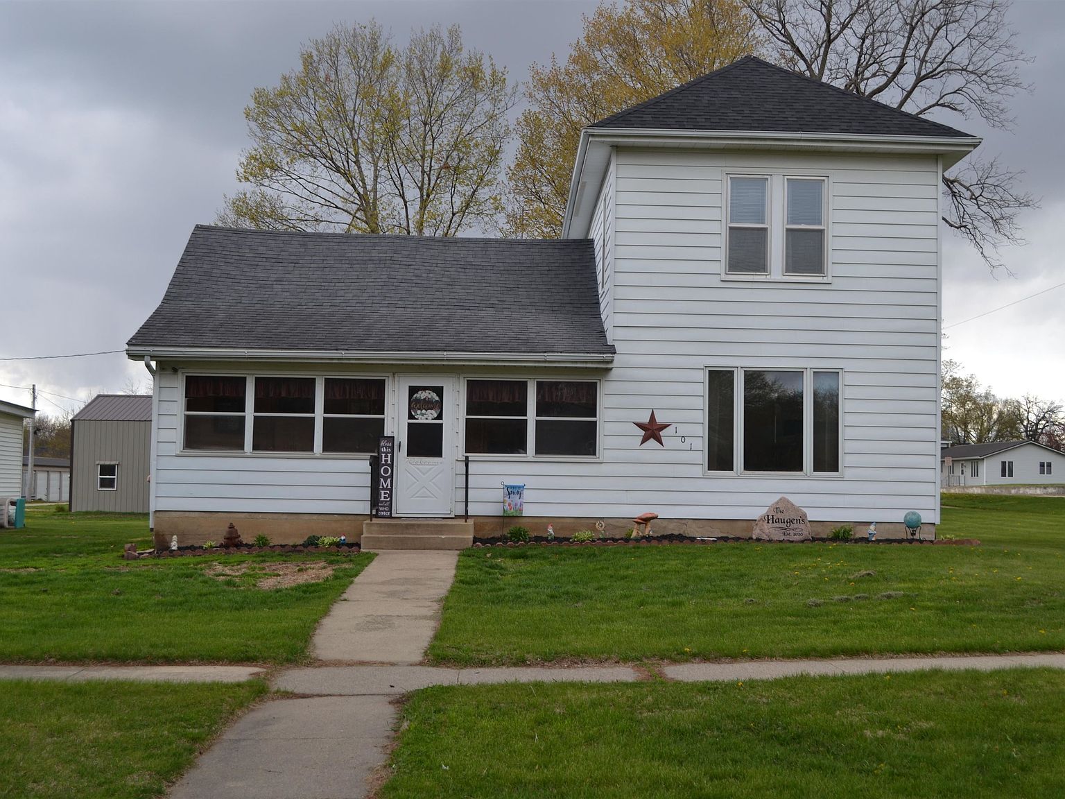 101 Locust St SW, Hopkinton, IA 52237 Zillow
