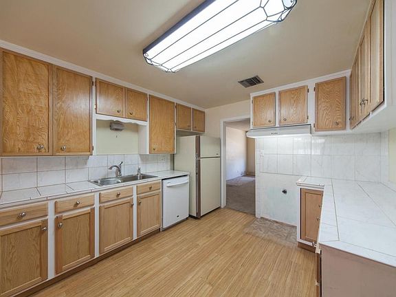 5th image of 2058 W Claremont St