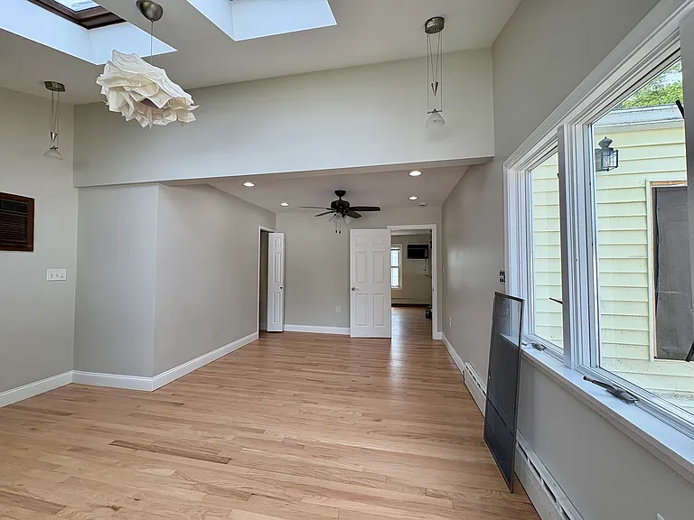 1318 Salem St — Photo 12