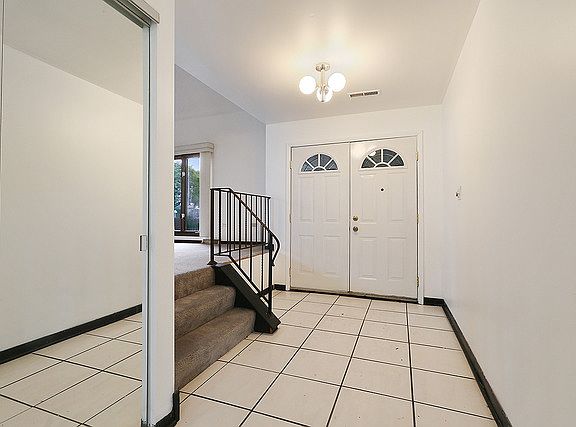 3rd image of 407 S Dorchester Ave