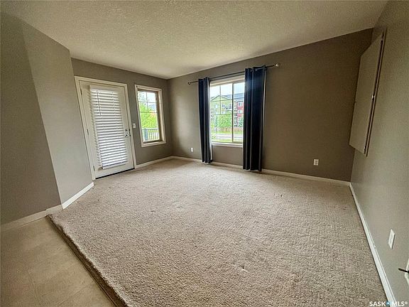4th image of UNIT 82-5533 Blake CRESCENT