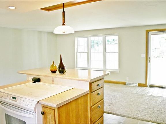 5th image of 4790 Kittery St NW