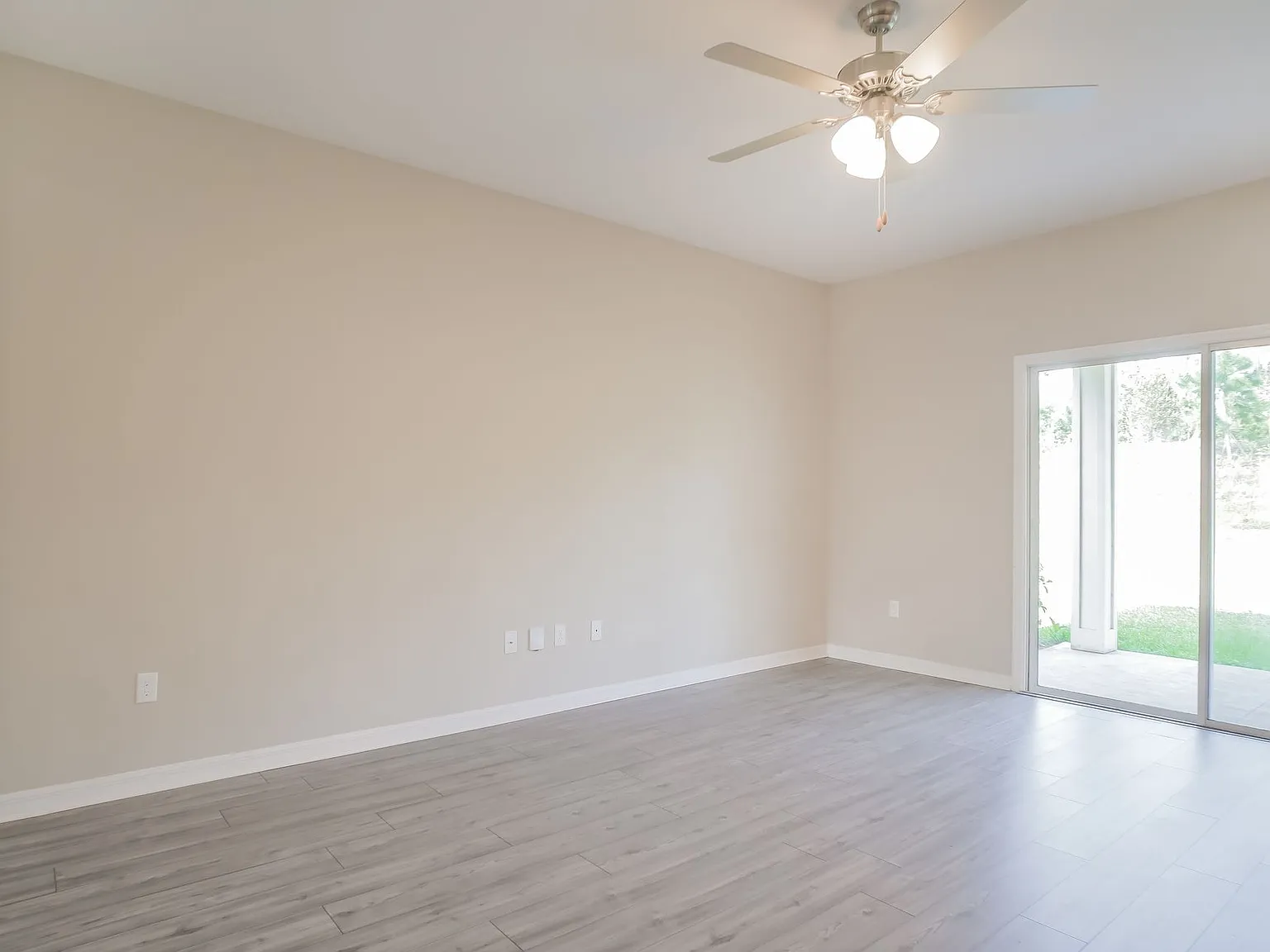4 bed, 3.0 bath, 1819 sqft, $2,699 — Photo 2