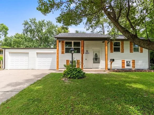 18512 E Cheyenne Dr, Independence, MO 64056