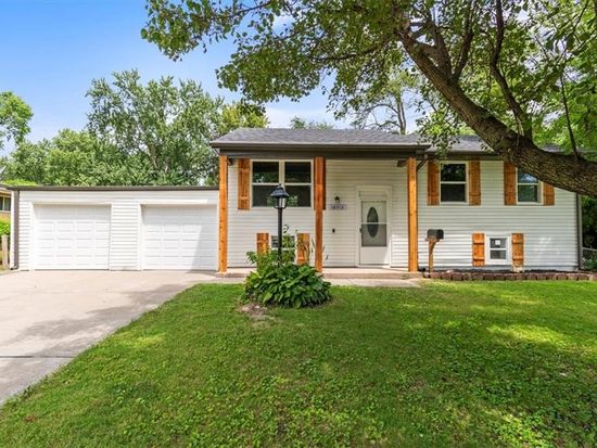 18512 E Cheyenne Dr, Independence, MO 64056