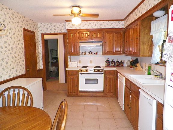 4th image of 706 N Sherwood Dr