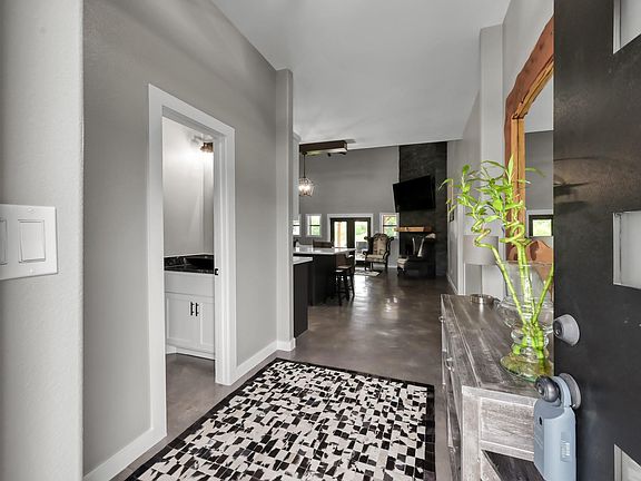 5th image of 12304 Maggie Ln
