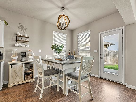 5th image of 1080 Venice Dr