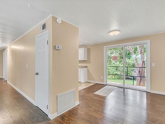 3rd image of 1124 Suncrest Dr