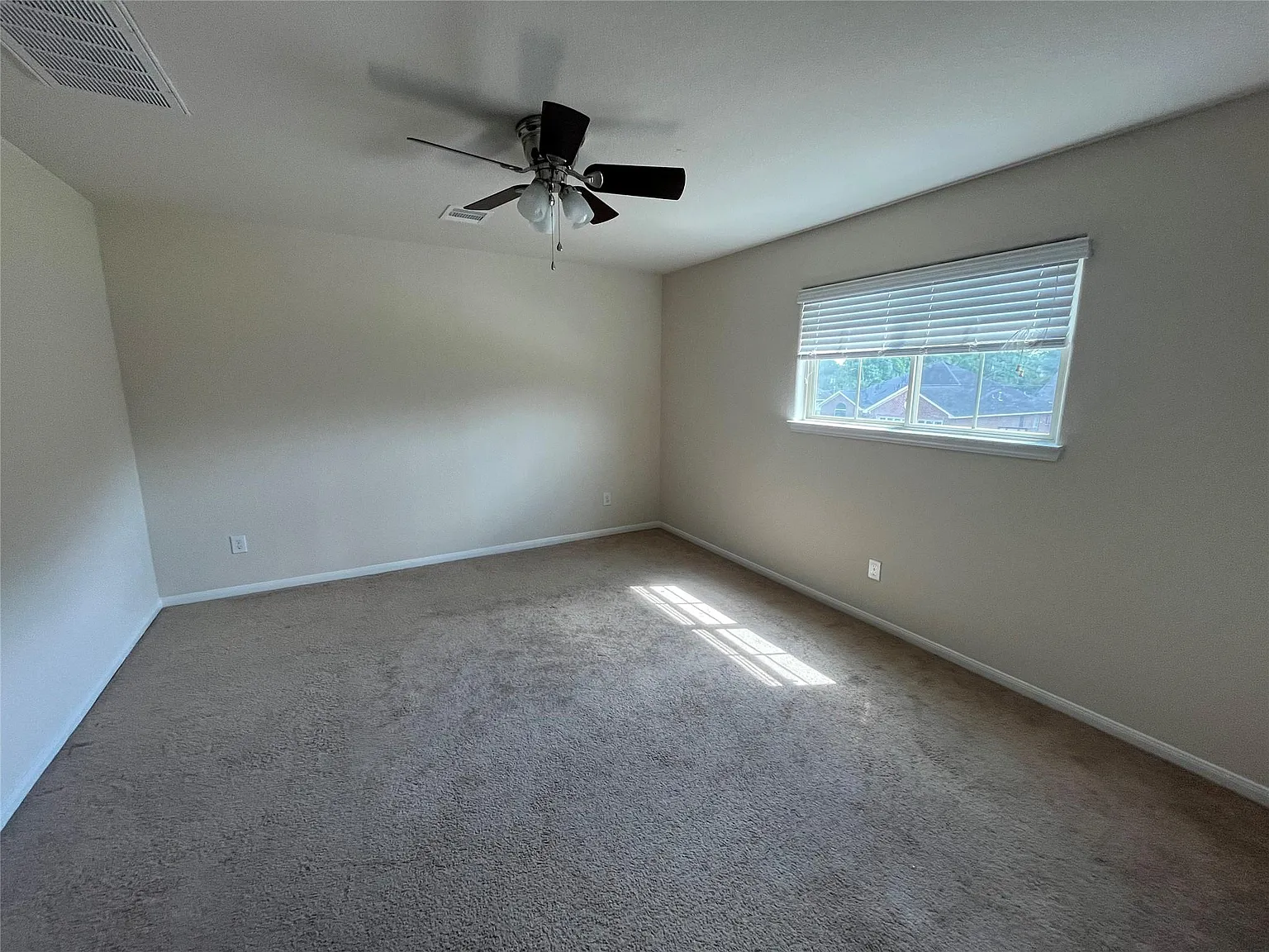 2 bed, 2.5 bath, 1332 sqft, $1,550 — Photo 4