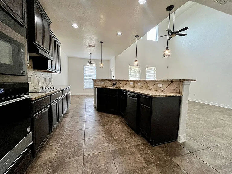 13724 Altamirano — Photo 7